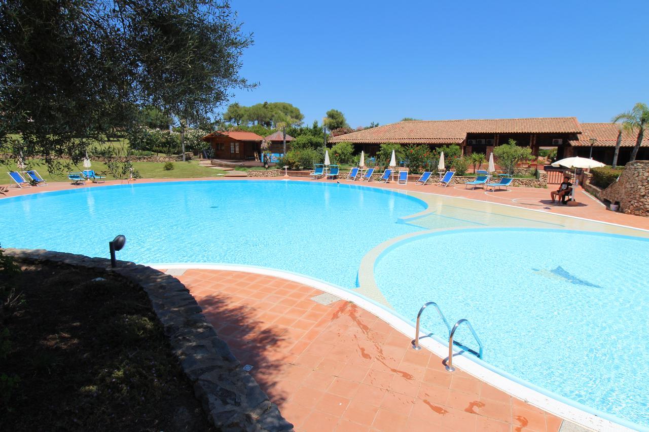 Appartamenti Residence Vela Blu Golfo Aranci マリネッラ エクステリア 写真